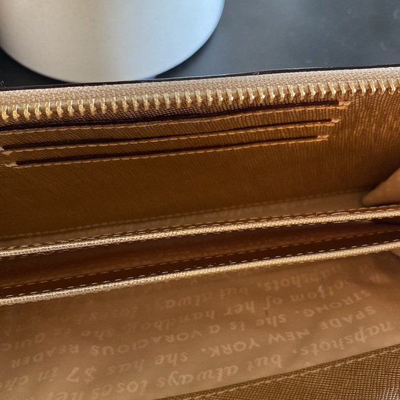 ♠️Kate Spade “golden” wristlet - Picture 13 of 13